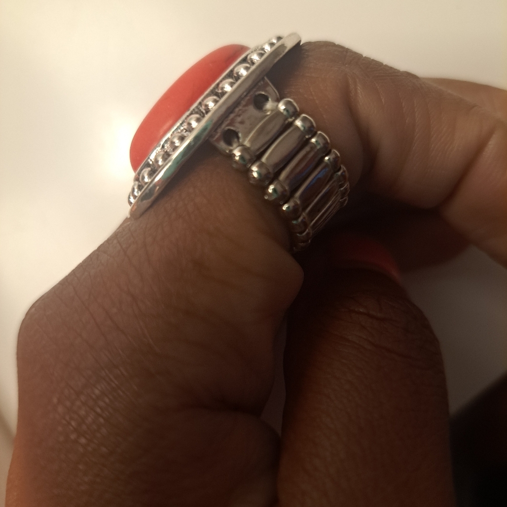 Red oval ring - Picture 2 of 2